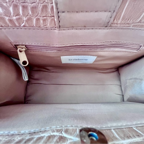 Liz Claiborne Great Expectations Buff Beige Faux Leather Small Saddle Purse NWT - Picture 8 of 9